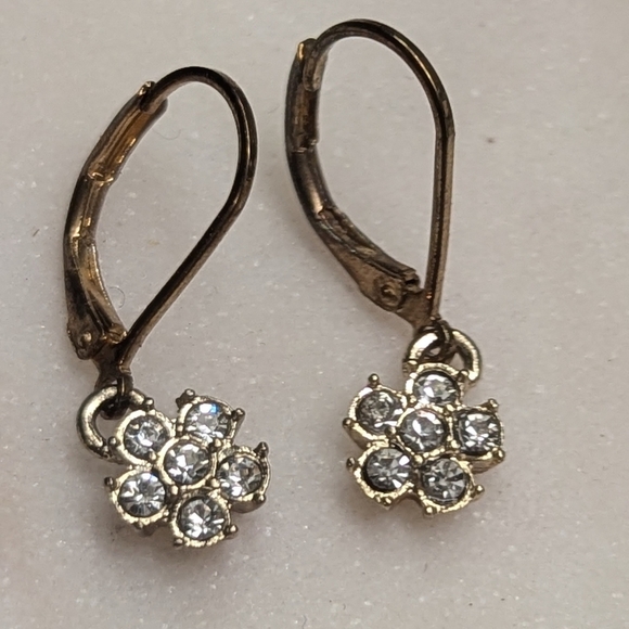 Vintage Jewelry - Elegant 18 kt gp Gold Rhinestone Flower drop Earrings